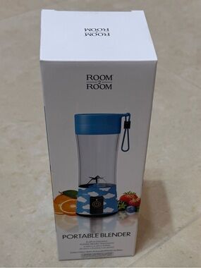 ROOM2ROOM Portable Blender -8.5fl.oz(250ml) Size:3.23”+3.15”+8.86”. New w box